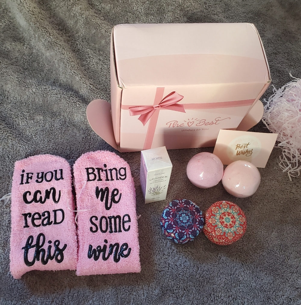 Mothers Day Gift for Mom Pink Socks, 2 Bath Bombs, 2 Candles And Ess Oil- NEW